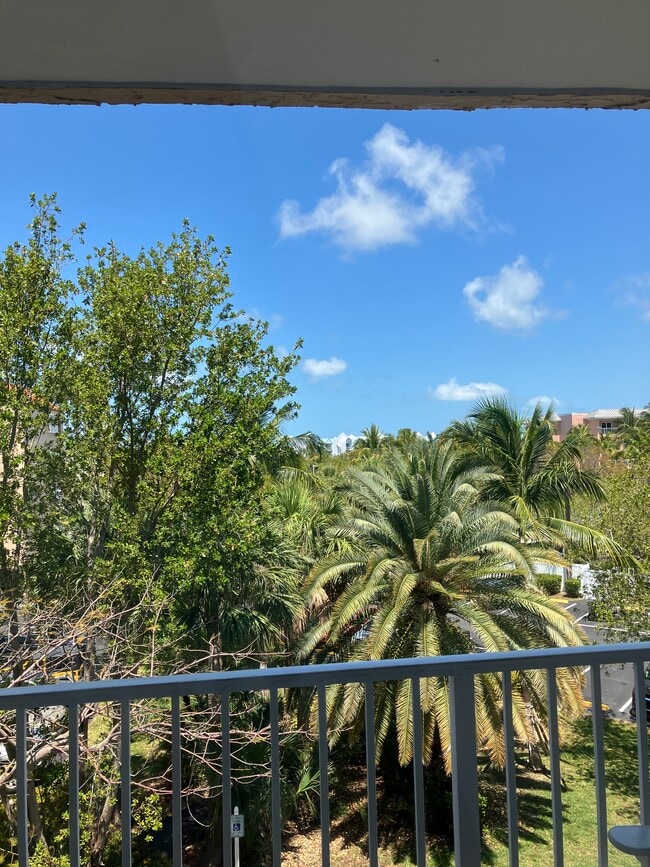 View - 3930 S Roosevelt Blvd