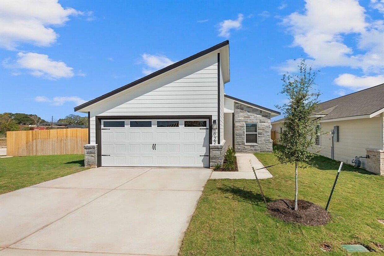 Foto principal - Modern home in Midtown Reserve