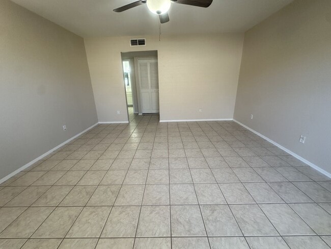 Building Photo - 1349 E Palmdale Dr
