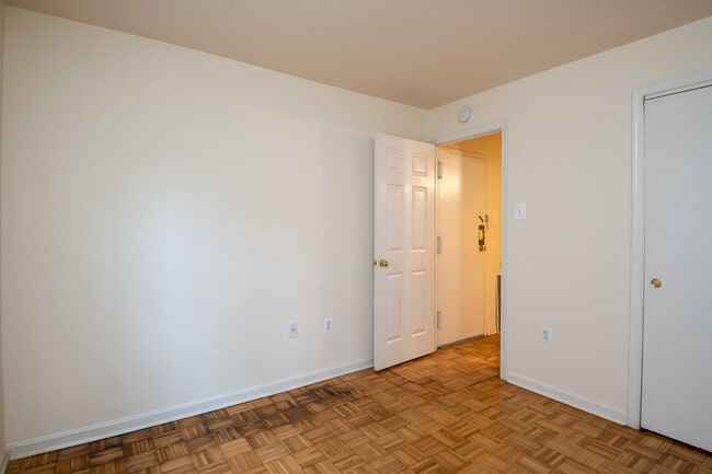 Building Photo - 1847 Biltmore St NW