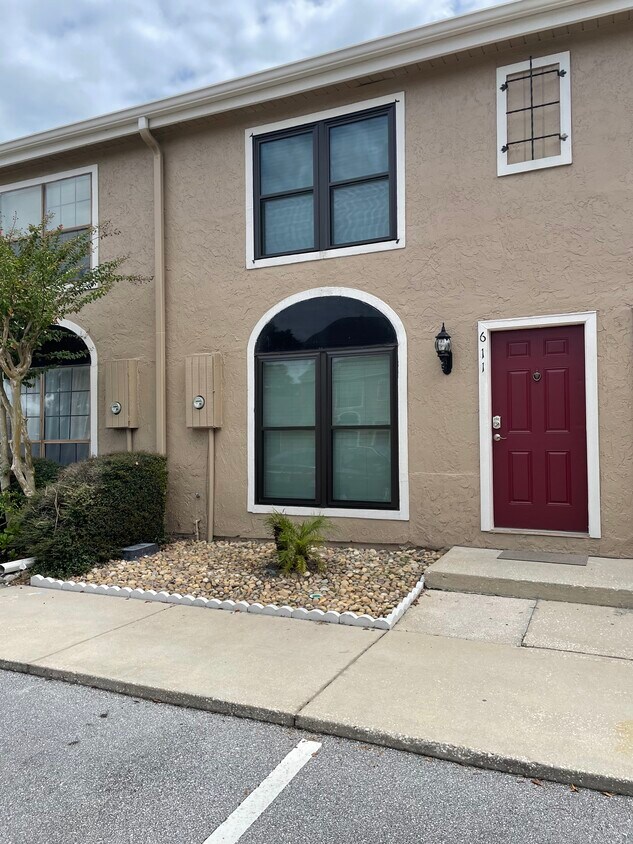 611 Casa Park Court B, Winter Springs, FL 32708 Townhome Rentals in