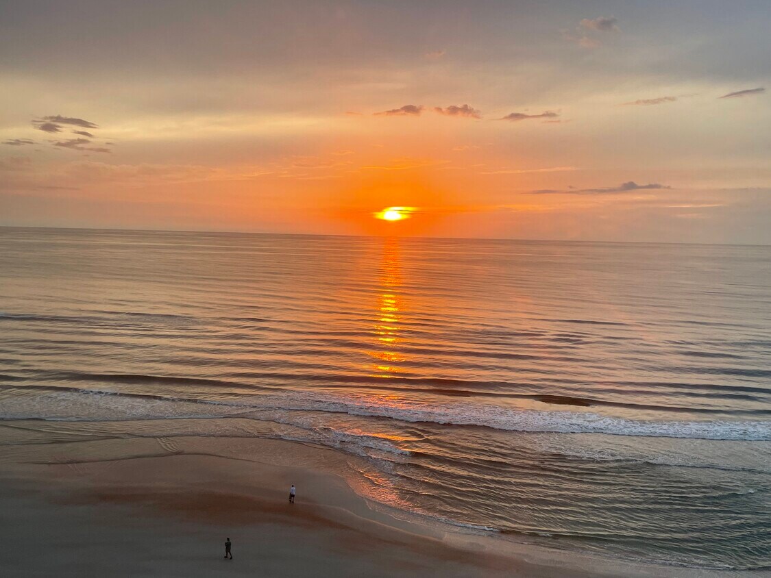 2bed 2bath ocean front condo totally remodeled - 2987 S Atlantic Ave