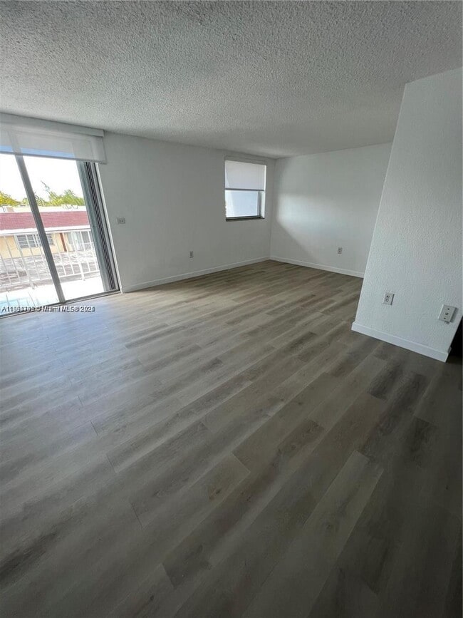 Building Photo - 1145 Normandy Dr