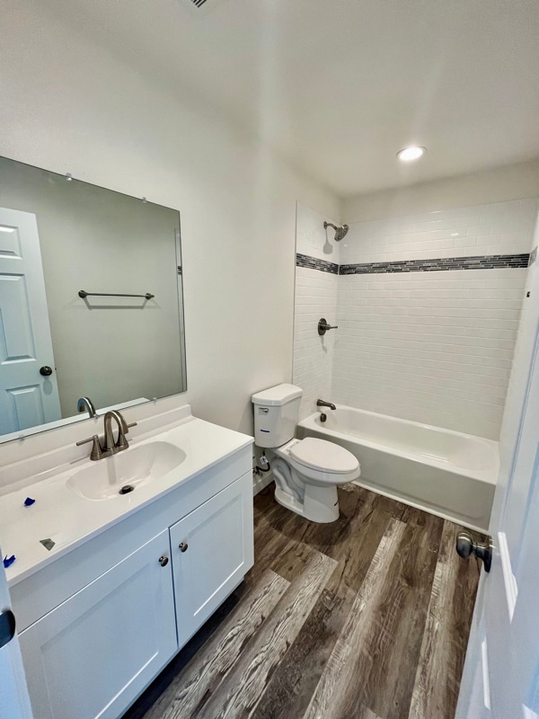 Building Photo - 465 E Laporte Pl