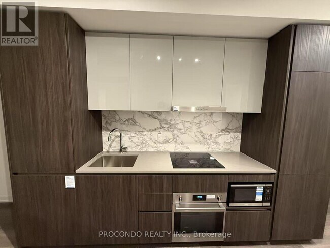 Building Photo - 8 Interchange Wy