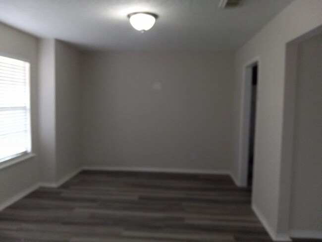 Building Photo - 15415 Poolview St