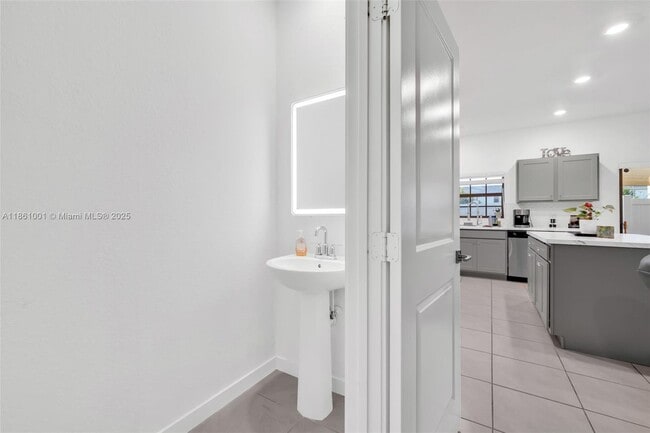 Foto del edificio - 730 SW 12th St