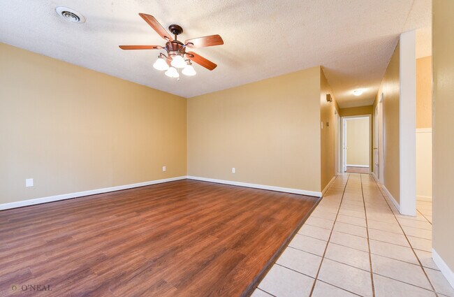 Foto del edificio - 102 Circle A S