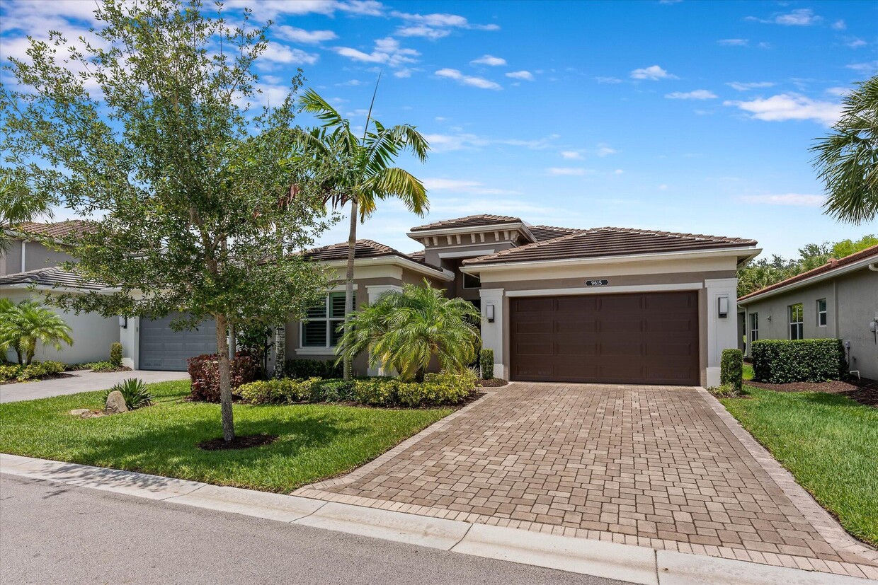 Foto principal - 9615 Eagle River Rd