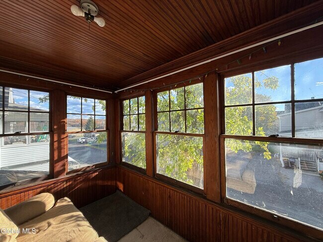 Foto del edificio - 7 Micklas St