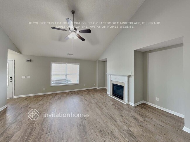 Building Photo - 3785 Pine Village Pl
