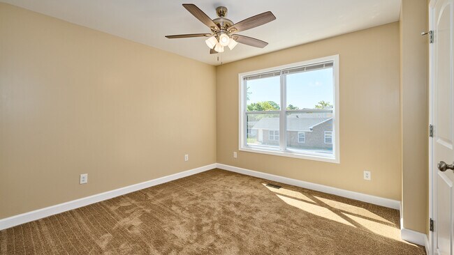 Foto del edificio - 361 Crescent Dr