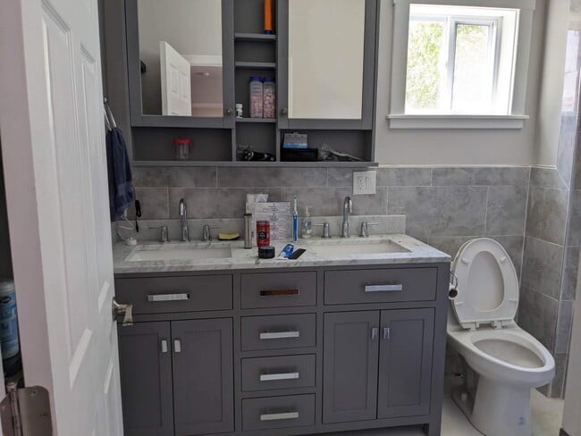 Building Photo - 318 Concord Ave