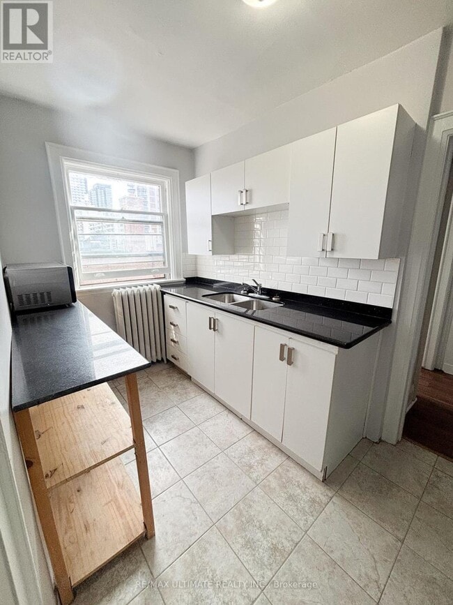 Building Photo - 20 Roselawn Ave