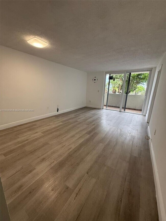 Foto del edificio - 10000 NW 80th Ct