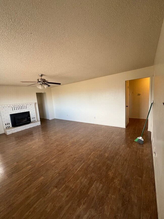 Foto del edificio - Oroville 4 bed 2 bath 3300sqft country hom...