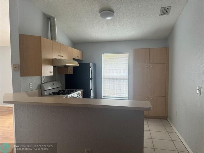 Building Photo - 8990 NW 53rd Ct