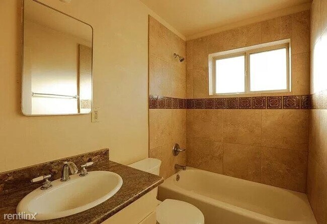 Building Photo - 2 br, 1 bath House - 1370 W Congress St