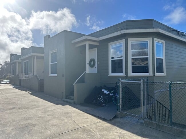 Building Photo - G4 | (M&amp;R) 412-414 &amp; 416 E Street