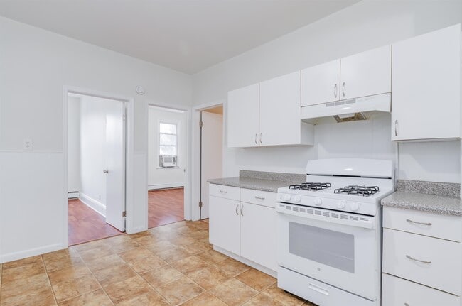 Building Photo - 121 W 19th St