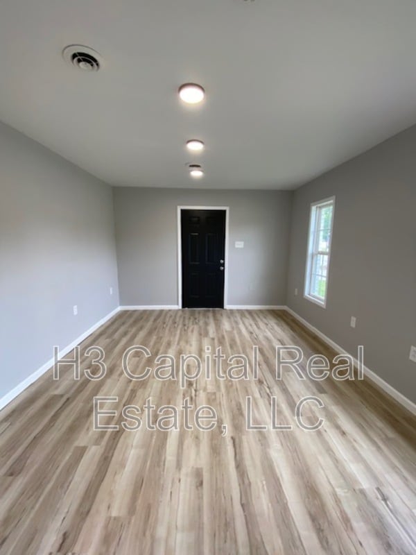 Building Photo - 4900 Maryville Rd