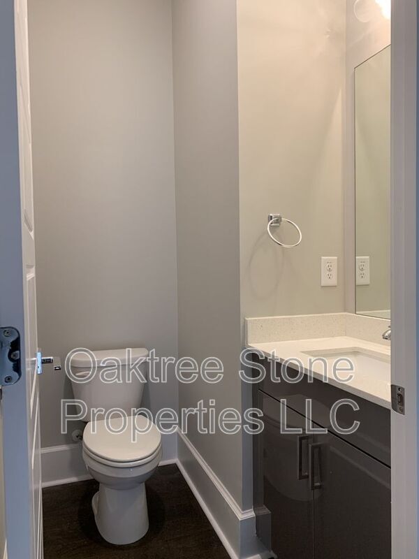 Building Photo - 456 Parkway Dr NE