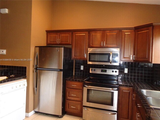 Building Photo - 3906 SW 48th Ave