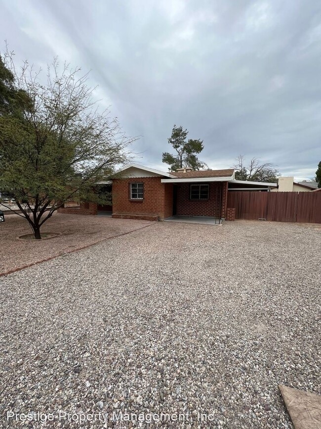 Building Photo - 3 br, 2 bath House - 2910 N. Baxter Drive