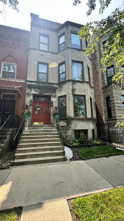 Primary Photo - 521 E 46th Pl