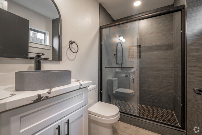 1BR, 1BA - 725SF - Bathroom - The Block At Montrose