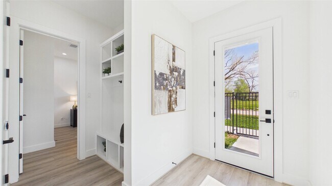 Foto del edificio - 2419 Harrington St