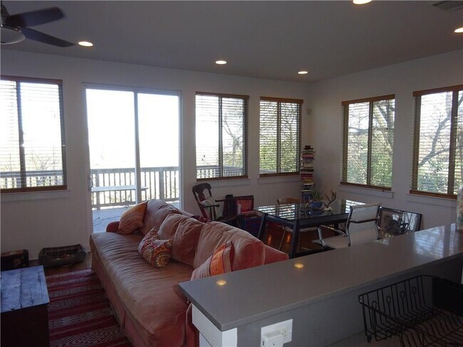 Foto del edificio - 1702 Taylor Gaines St