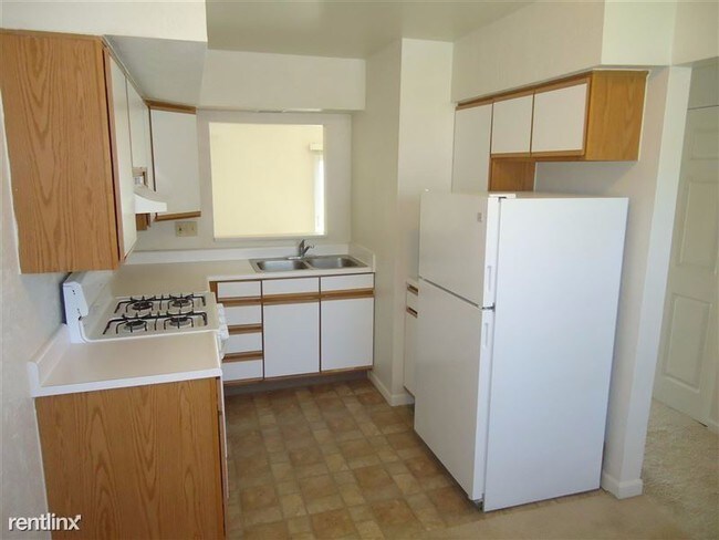 Building Photo - 702 Hemlock Sq