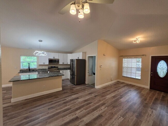 Foto del edificio - Beautiful 3 Bedroom 2 Bathroom Daytona Beach Home