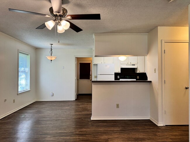 Building Photo - 3244 Stoneridge Dr