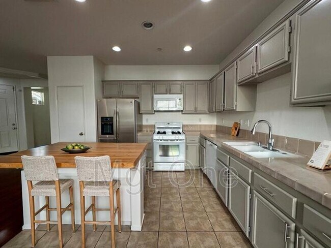 Foto del edificio - 4485 Spring Knolls Ct