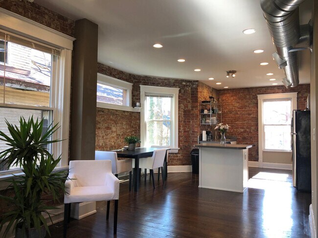 Foto del edificio - 223 Kinsey Ave