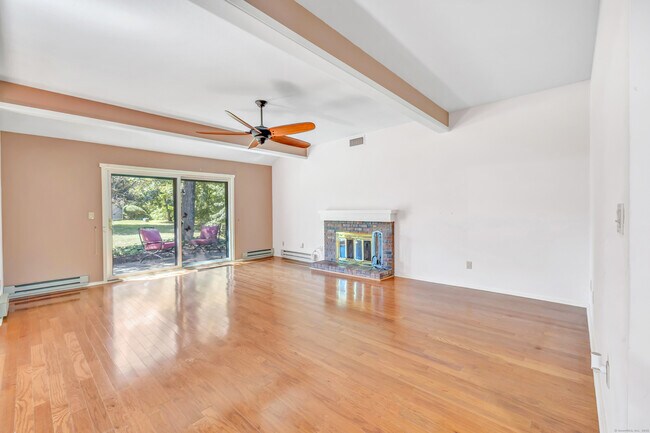 Building Photo - 486 Heritage Vlg