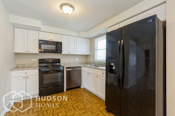 Building Photo - NOW AVAILABLE! -10 CONCORD DR, SOUTH ELGIN...