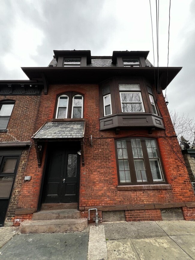 Building Photo - 119 S Clark St