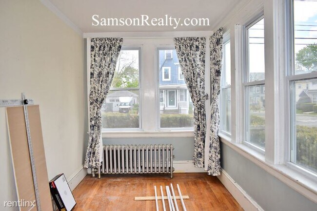 Building Photo - 3 br, 1 bath Condo - 684 Hope st 1 Unit 1