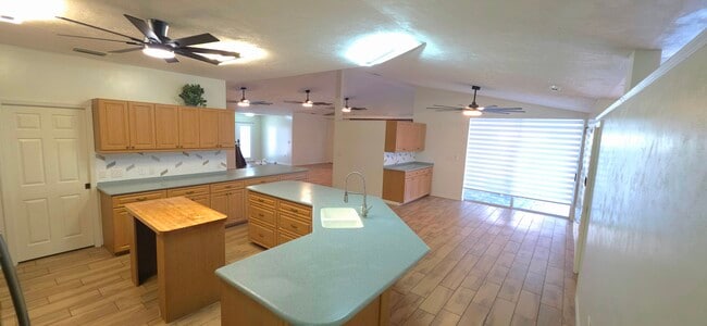 Foto del edificio - 3520 SE 10th Pl