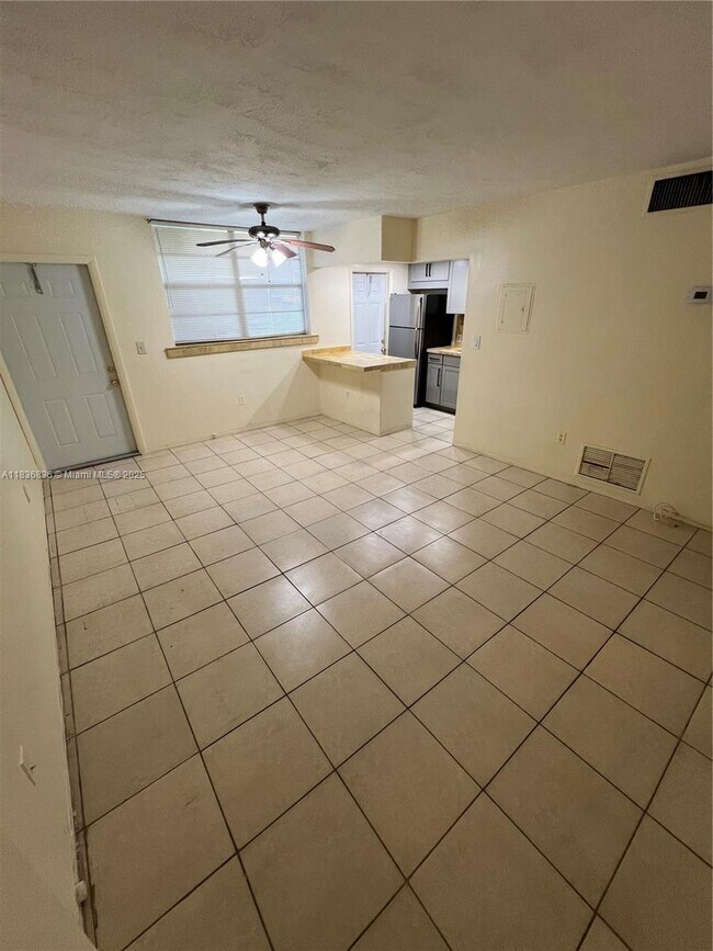 Foto del edificio - 1515 NE 125th Terrace