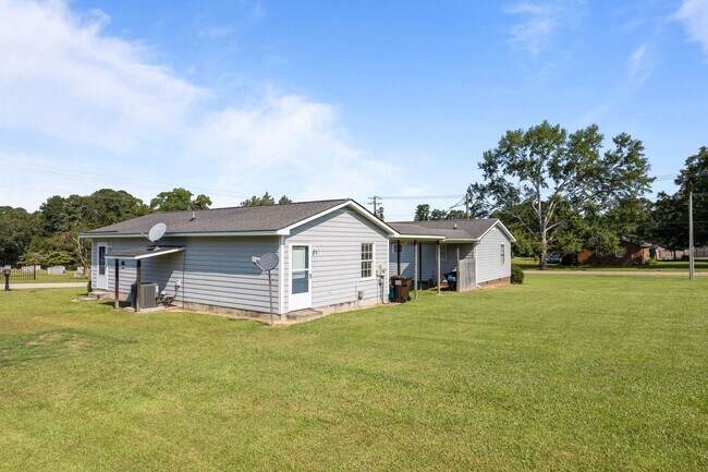 Foto del edificio - Two bedroom in Coats, NC!