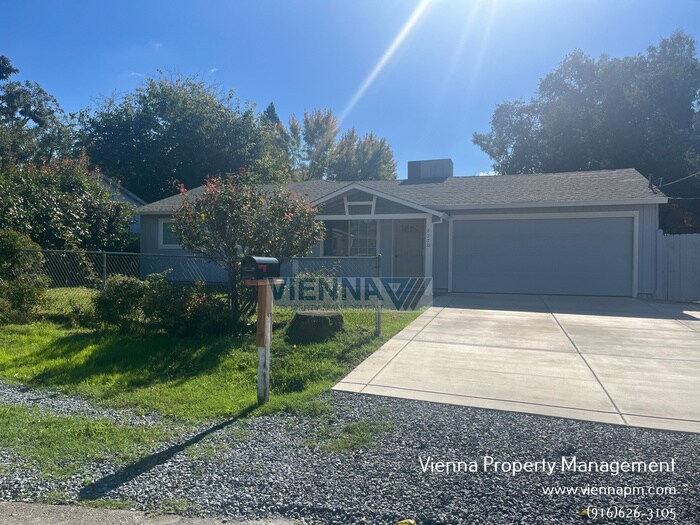 Foto principal - 8570 Biruta Ave