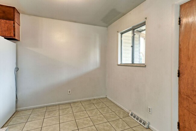 Foto del edificio - Students Welcome! Great Location!