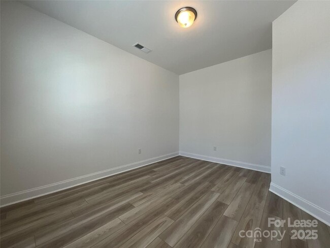 Foto del edificio - 15340 Ballancroft Pkwy