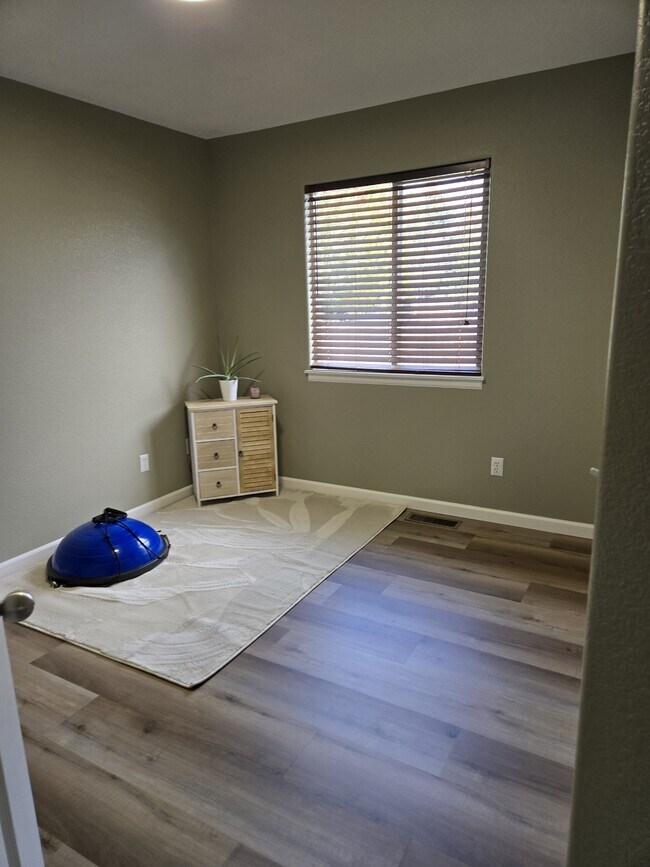 Foto del edificio - 1343 S Cora Ave