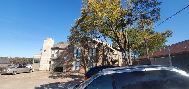 Building Photo - 1600 Pecan Chase Cir