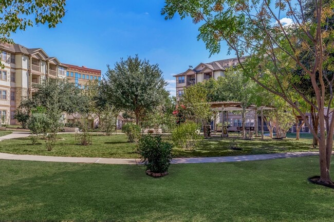 Foto del edificio - Palacio Del Sol I & II Senior Apartments